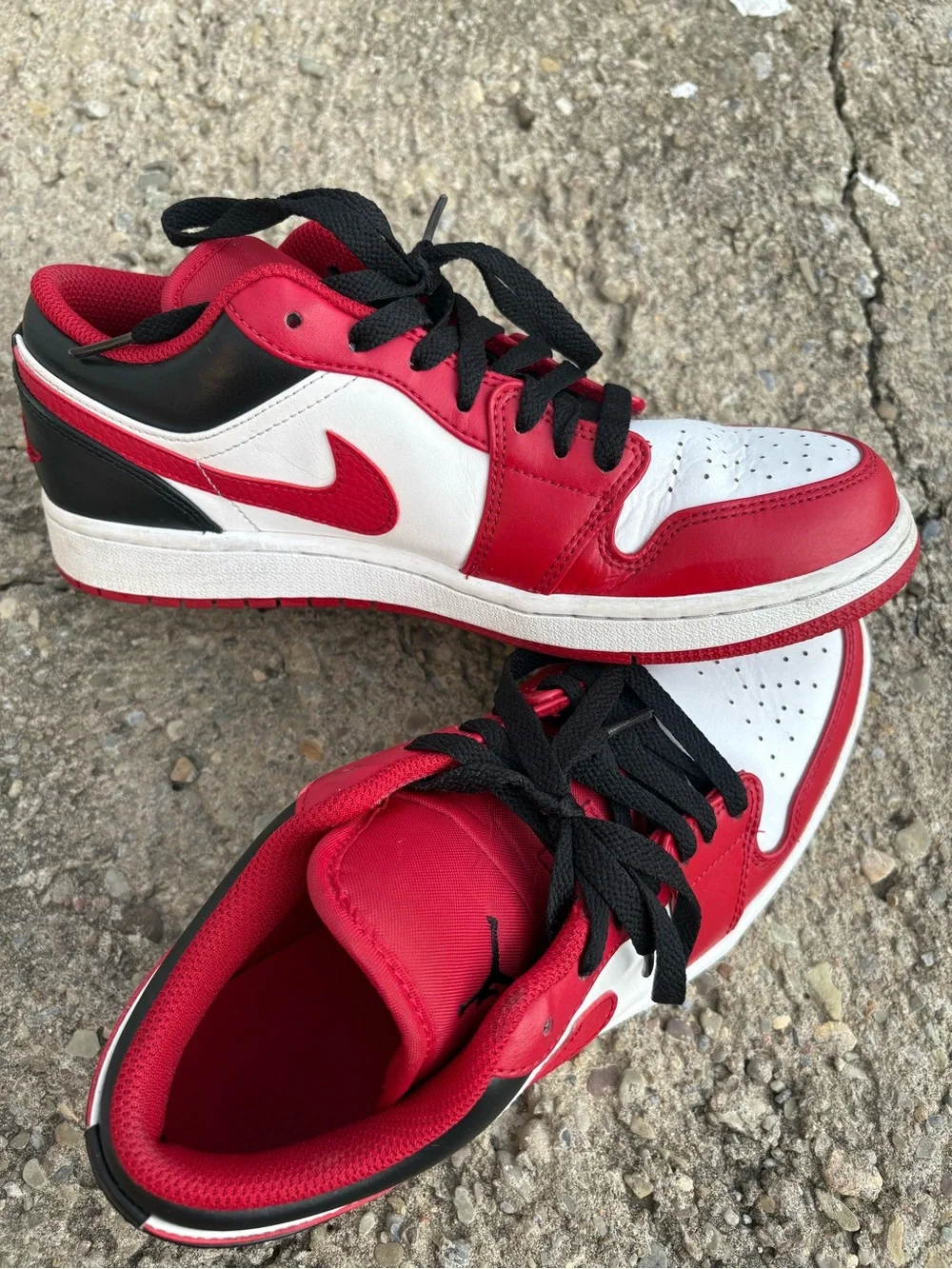 Nike men’s Red, White & Black Low-Top Sneakers